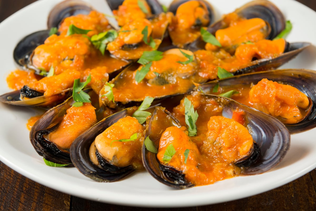 Mussels in marinara sauce